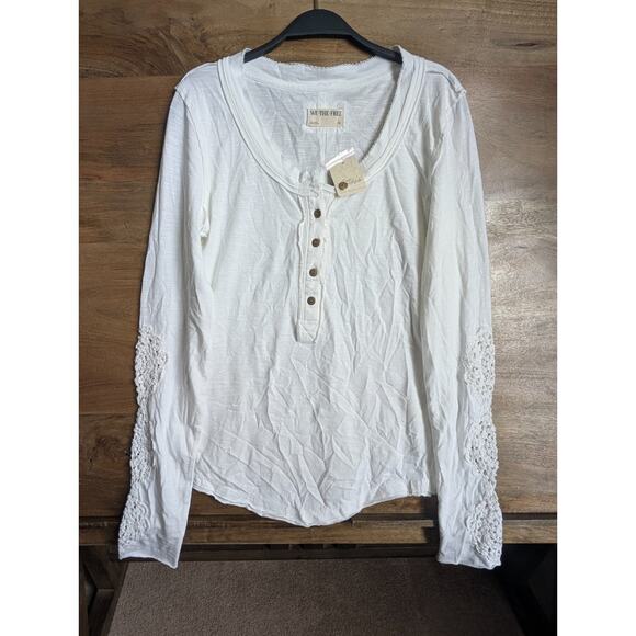 We The Free Shirt Top Women's Medium White Long Crochet Sleeves Button Front NWT - Picture 1 of 4